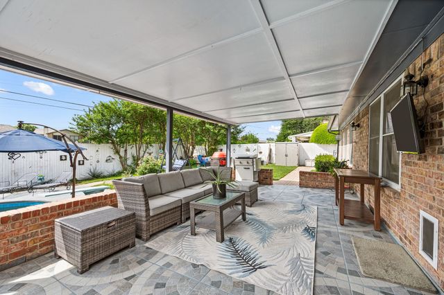 333 Mountainview Drive, Hurst, TX 76054