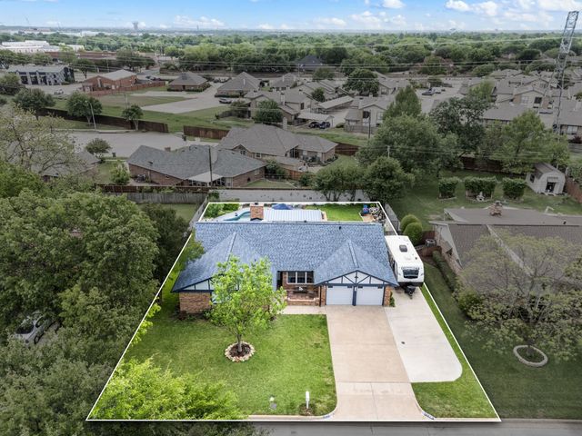 333 Mountainview Drive, Hurst, TX 76054