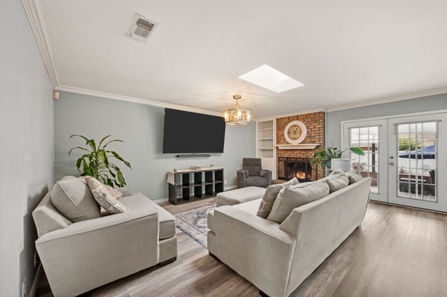 333 Mountainview Drive, Hurst, TX 76054