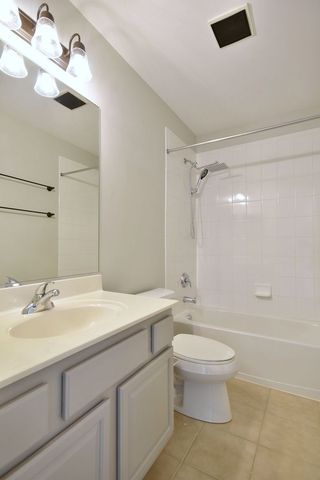 5502 Cambridge Way, Hanover Park, IL 60133