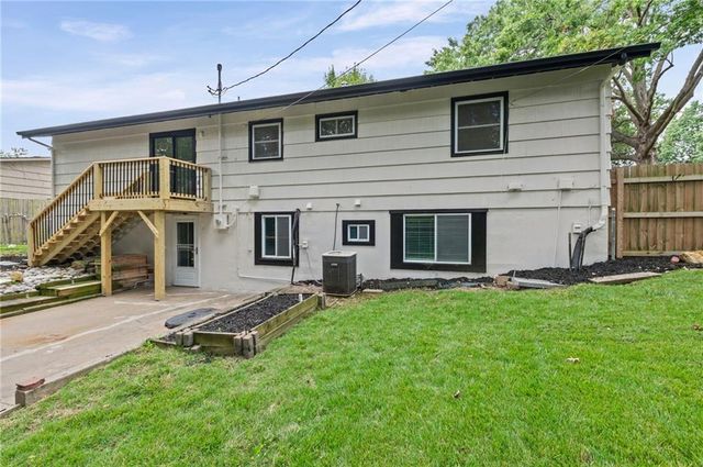 221 Wilshire Boulevard, Liberty, MO 64068