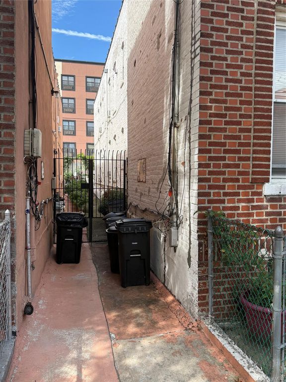 2427 Fuller Street, Bronx, NY 10461 — photo 3