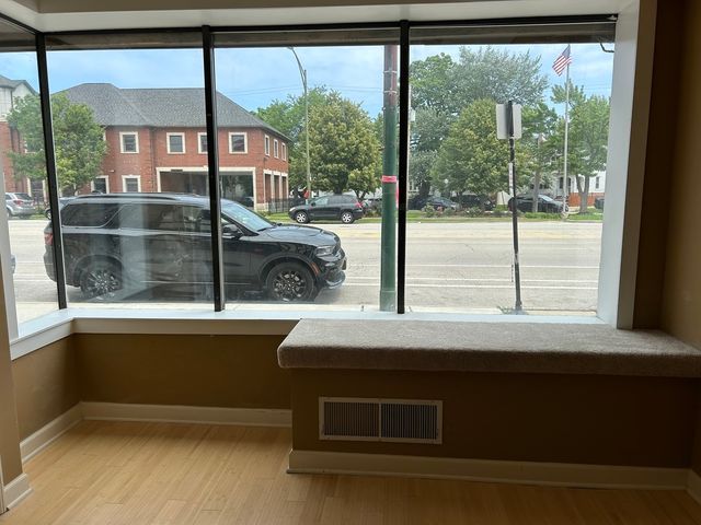 5746 N Milwaukee Avenue, Chicago, IL 60646