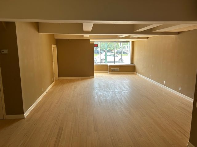 5746 N Milwaukee Avenue, Chicago, IL 60646