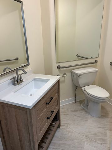5746 N Milwaukee Avenue, Chicago, IL 60646