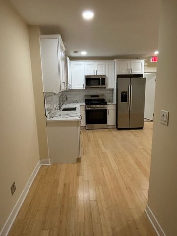 5746 N Milwaukee Avenue, Chicago, IL 60646