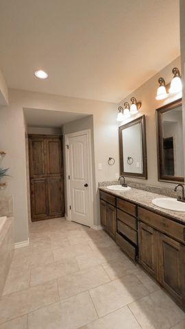 5901 Frio Dr, Midland, TX 79707