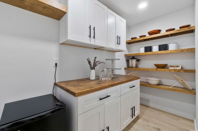 9320 Cloverhill Road, Little Rock, AR 72205