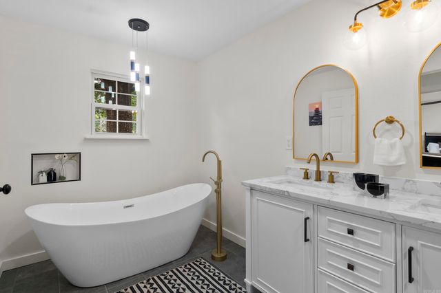 9320 Cloverhill Road, Little Rock, AR 72205