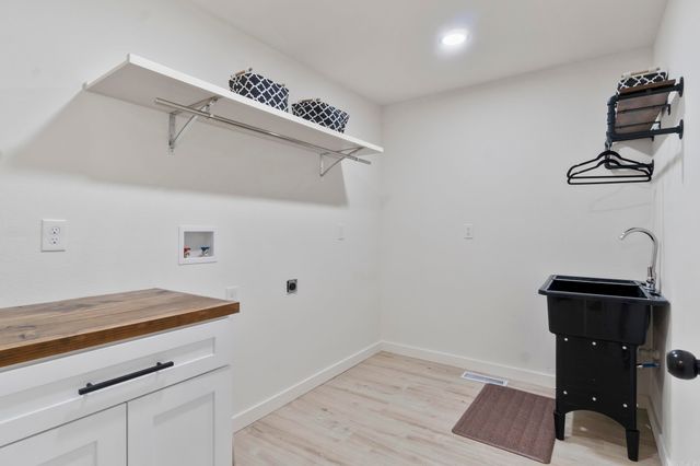 9320 Cloverhill Road, Little Rock, AR 72205