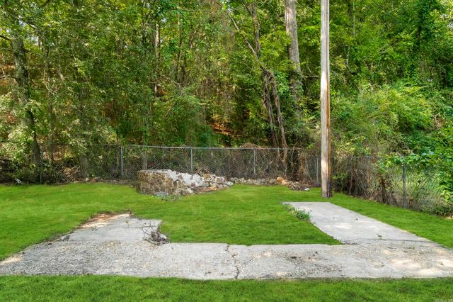 9320 Cloverhill Road, Little Rock, AR 72205