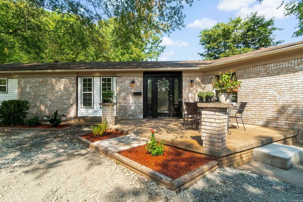 9320 Cloverhill Road, Little Rock, AR 72205