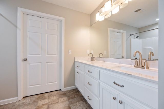 140 EAGLE CREST LN, Parsons, TN 38363
