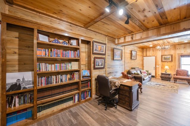 140 EAGLE CREST LN, Parsons, TN 38363