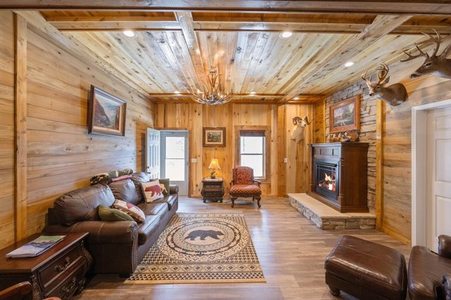 140 EAGLE CREST LN, Parsons, TN 38363