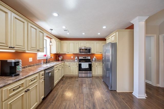 140 EAGLE CREST LN, Parsons, TN 38363