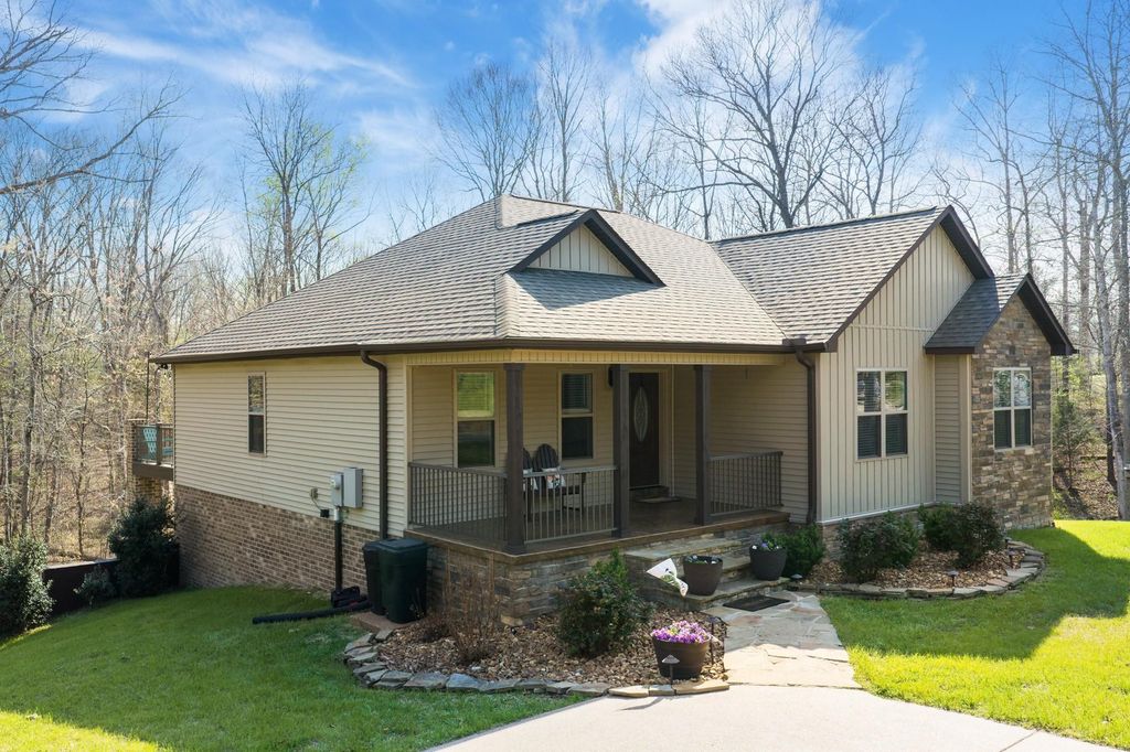 140 EAGLE CREST LN, Parsons, TN 38363