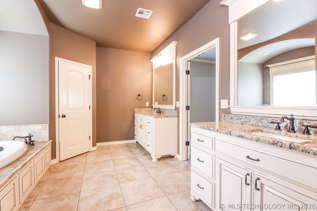 5874 E 145th Street S, Bixby, OK 74008
