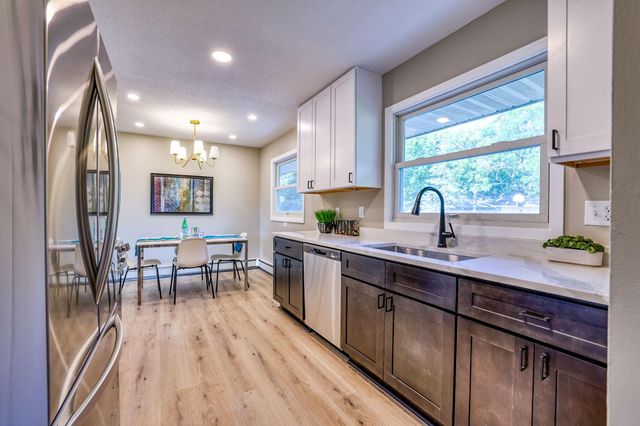 10917 Southview Drive, Burnsville, MN 55337