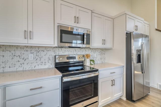 2449 43rd Avenue S, Moorhead, MN 56560