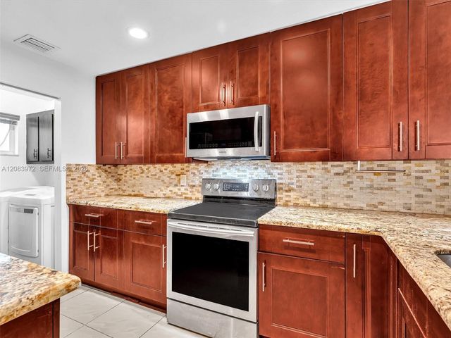 2408 N 35th Avenue, Hollywood, FL 33021