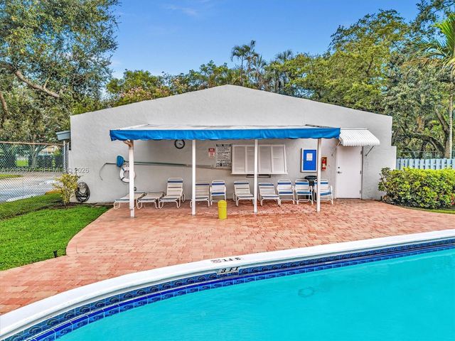 2408 N 35th Avenue, Hollywood, FL 33021