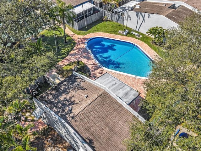 2408 N 35th Avenue, Hollywood, FL 33021