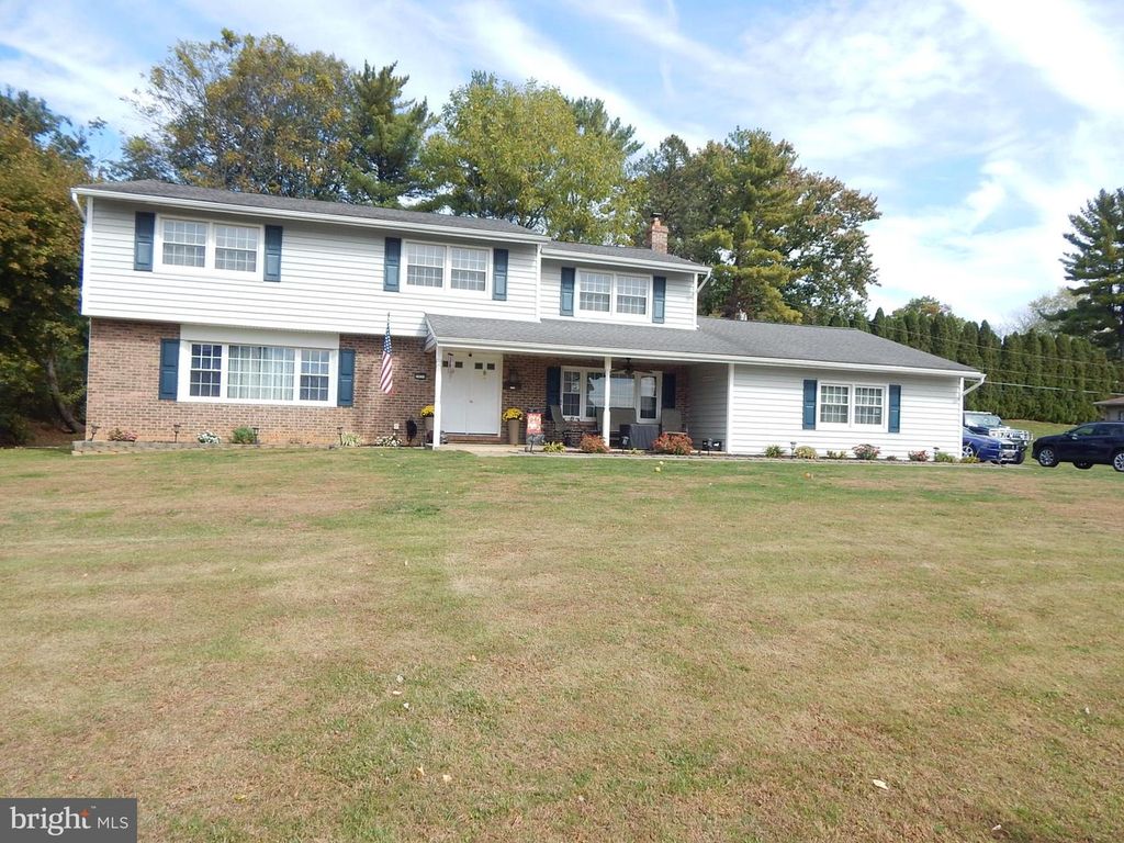 2035 ELBOW LN, Allentown, PA 18103