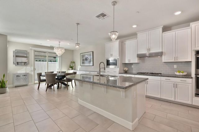 5049 Wood Way, Roseville, CA 95747