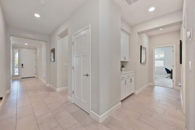 5049 Wood Way, Roseville, CA 95747