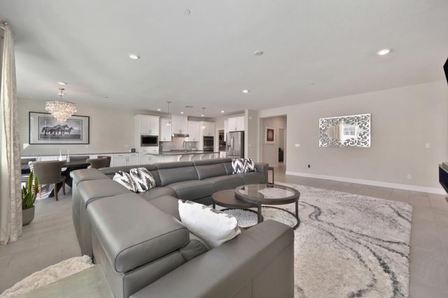 5049 Wood Way, Roseville, CA 95747