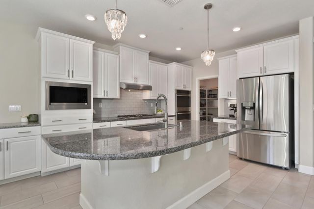 5049 Wood Way, Roseville, CA 95747