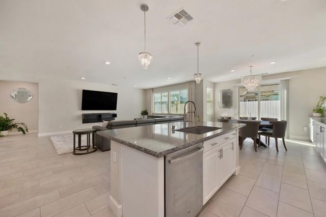 5049 Wood Way, Roseville, CA 95747