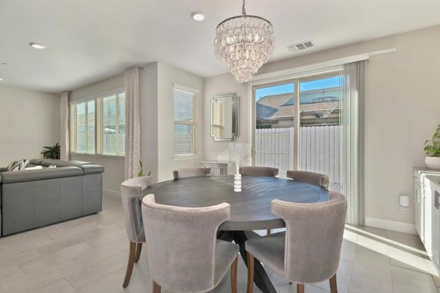 5049 Wood Way, Roseville, CA 95747