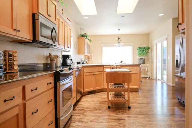 26 Pine Court, Eagle Point, OR 97524