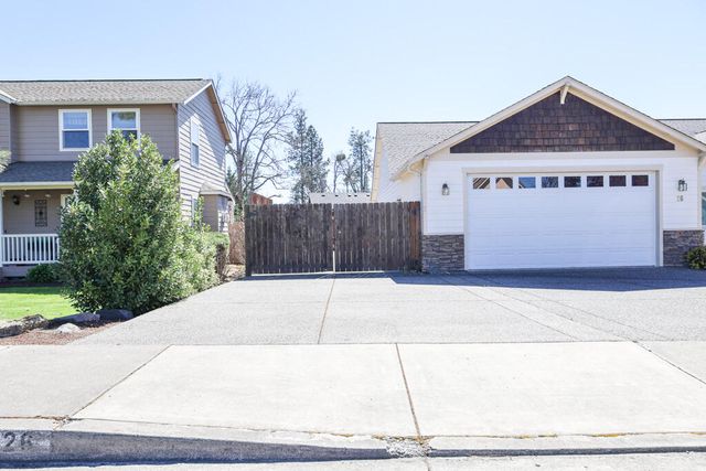 26 Pine Court, Eagle Point, OR 97524