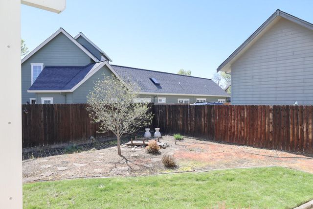 26 Pine Court, Eagle Point, OR 97524