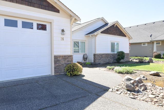 26 Pine Court, Eagle Point, OR 97524