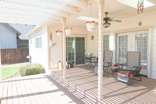 26 Pine Court, Eagle Point, OR 97524