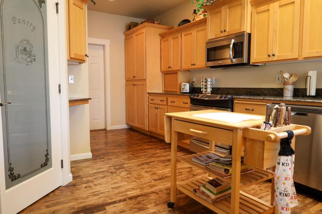 26 Pine Court, Eagle Point, OR 97524