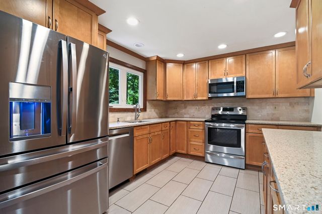 19 Crestwood Road, Monroe, CT 06468