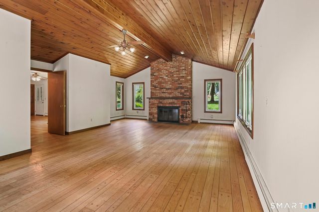 19 Crestwood Road, Monroe, CT 06468