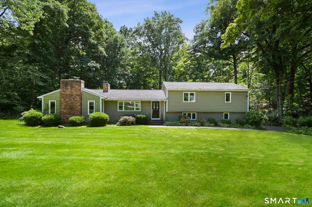 19 Crestwood Road, Monroe, CT 06468