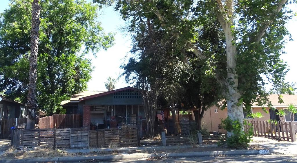 3135 E El Monte Way, Fresno, CA 93702