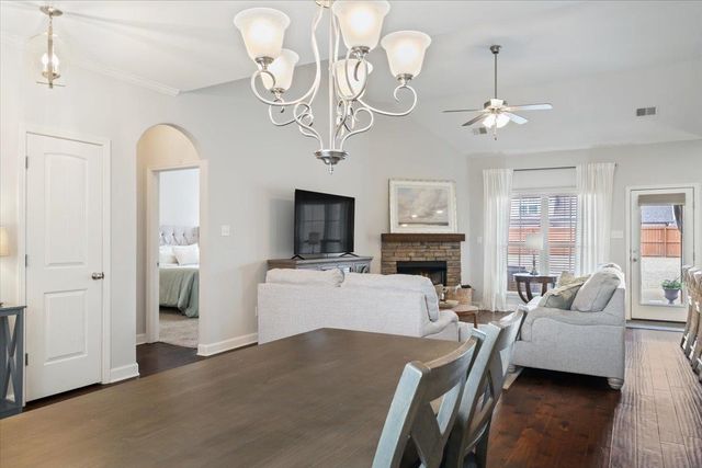 6303 CREEKSIDE LAKE DR, Arlington, TN 38002