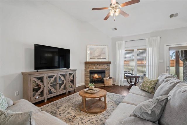 6303 CREEKSIDE LAKE DR, Arlington, TN 38002