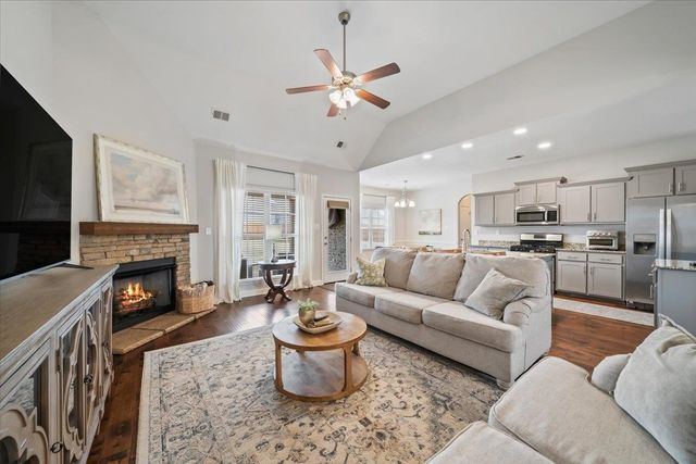 6303 CREEKSIDE LAKE DR, Arlington, TN 38002