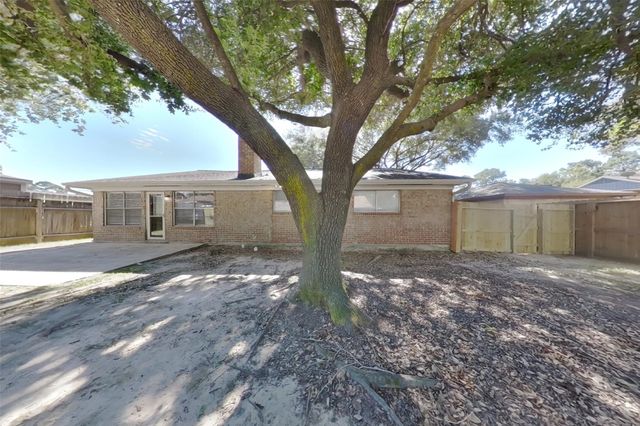 2211 Rambling Brook Drive, Spring Branch, TX 77373