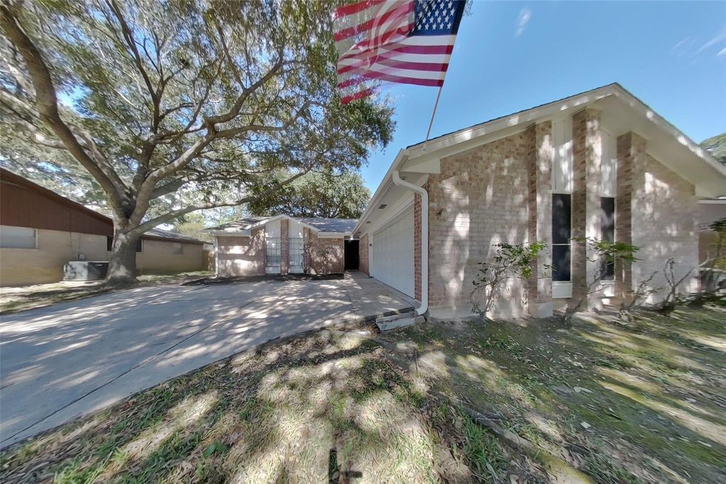 2211 Rambling Brook Drive, Spring Branch, TX 77373