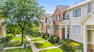 738 Hanbury Drive 738, Des Plaines, IL 60016